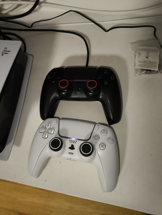 Playstation 5 - 1 TB com leitor de discos e dois comandos Dualsense