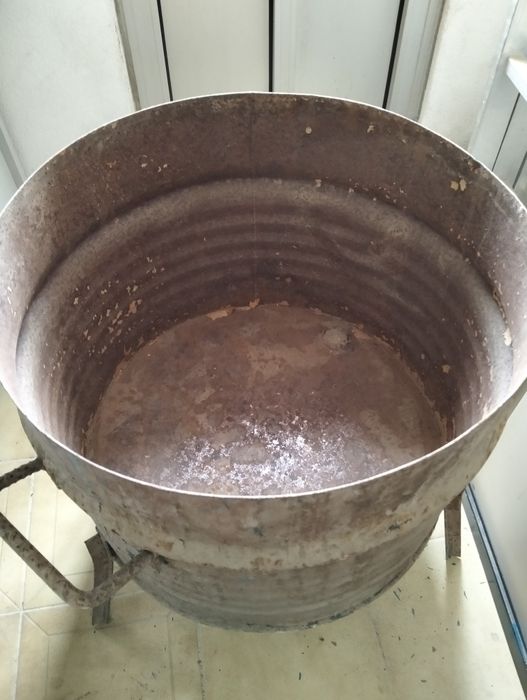 Grelhador a carvão ou lenha