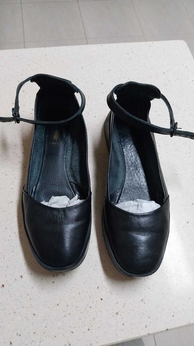 Sapato preto Fly London