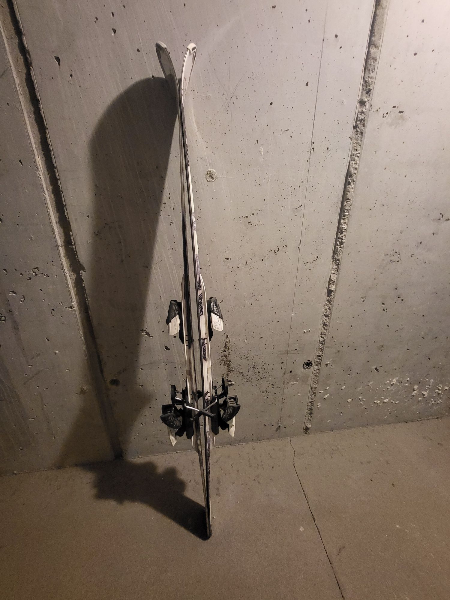 Narty  Salomon Crystal 151