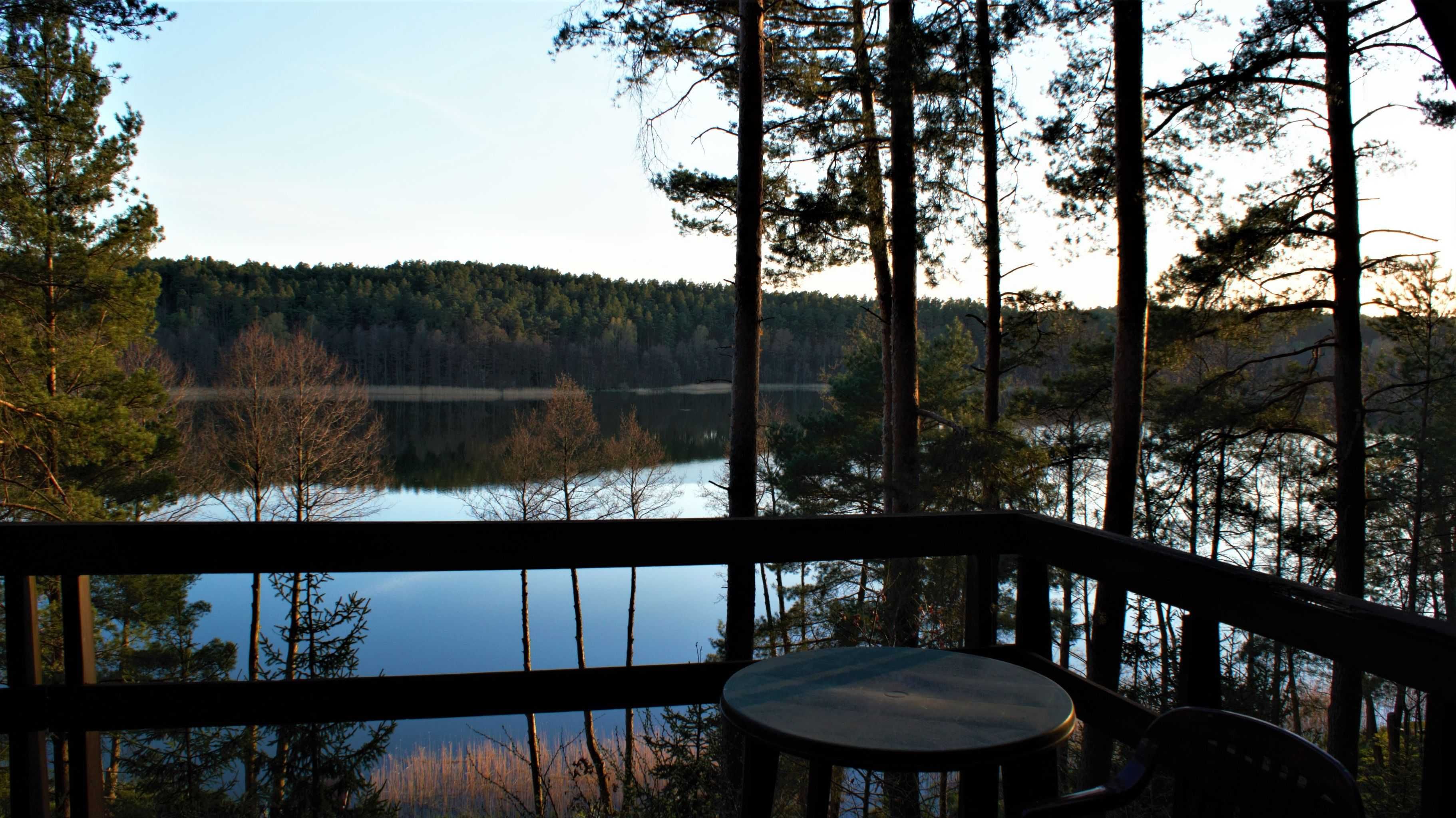 Domek nad jeziorem Mazury: pomost, własna linia brzegowa, łódka, garaż