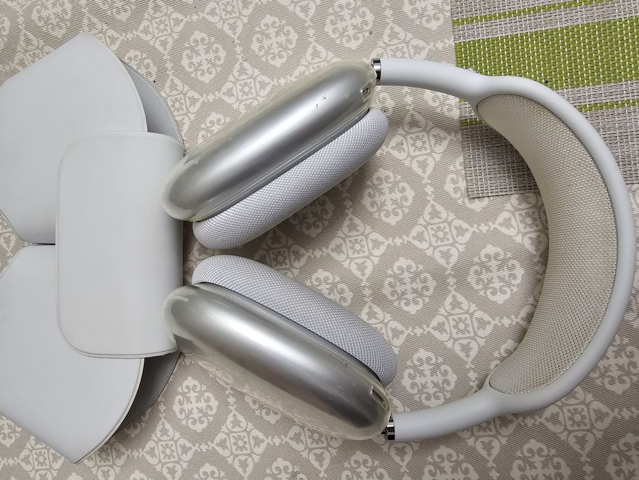 Продам AirPods Max