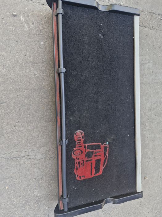 Полка для  Рено магнум в хорошем состоянии