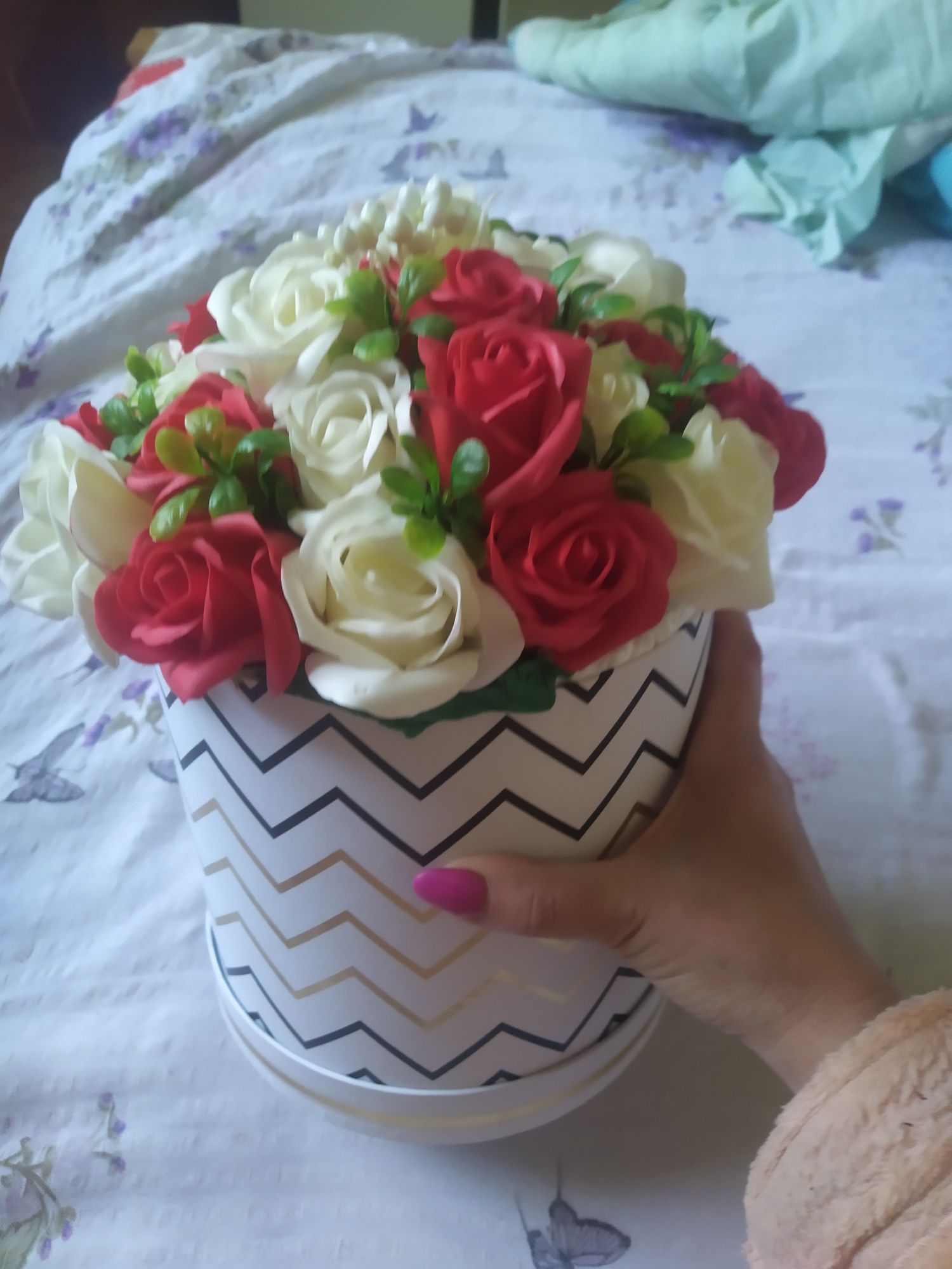 Розы искуственнве ткань коробочка подарочная