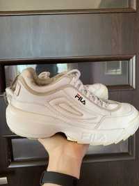 Białe buty Fila