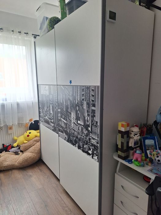 Szafa do pokoju dziecięcego / młodzieżowego.