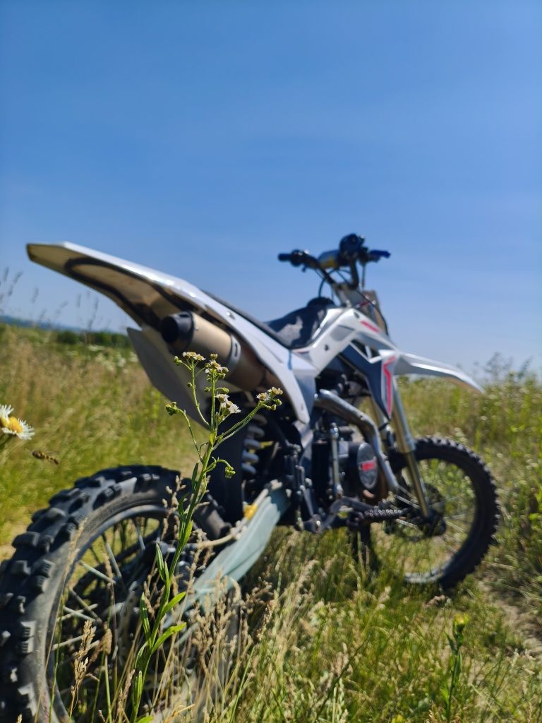 продам питбайк 125кубів Село Бобовище