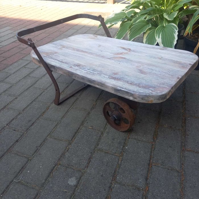 Stolik wykonany własnoręcznie.