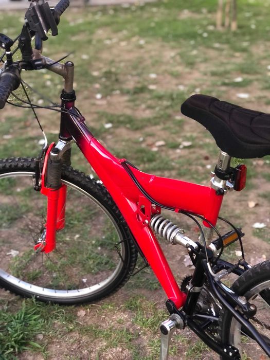 Bicicleta BTT com suspensão total