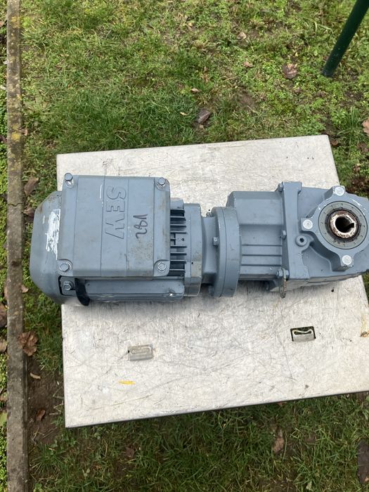 Motoreduktor 0,55 kw 29 obr na min