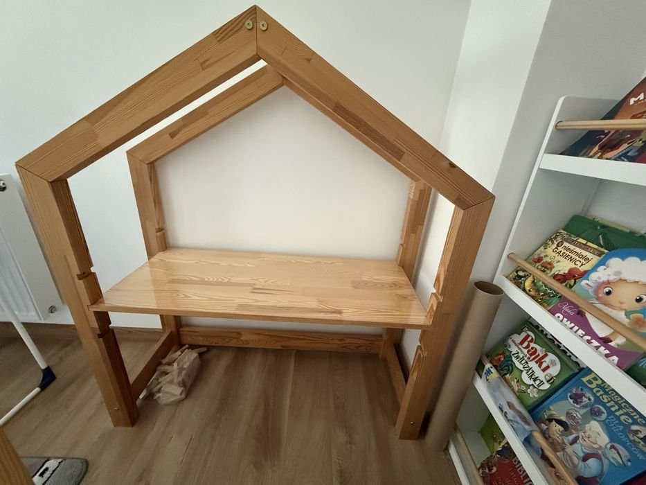 Domek biurko z krzeselkiem