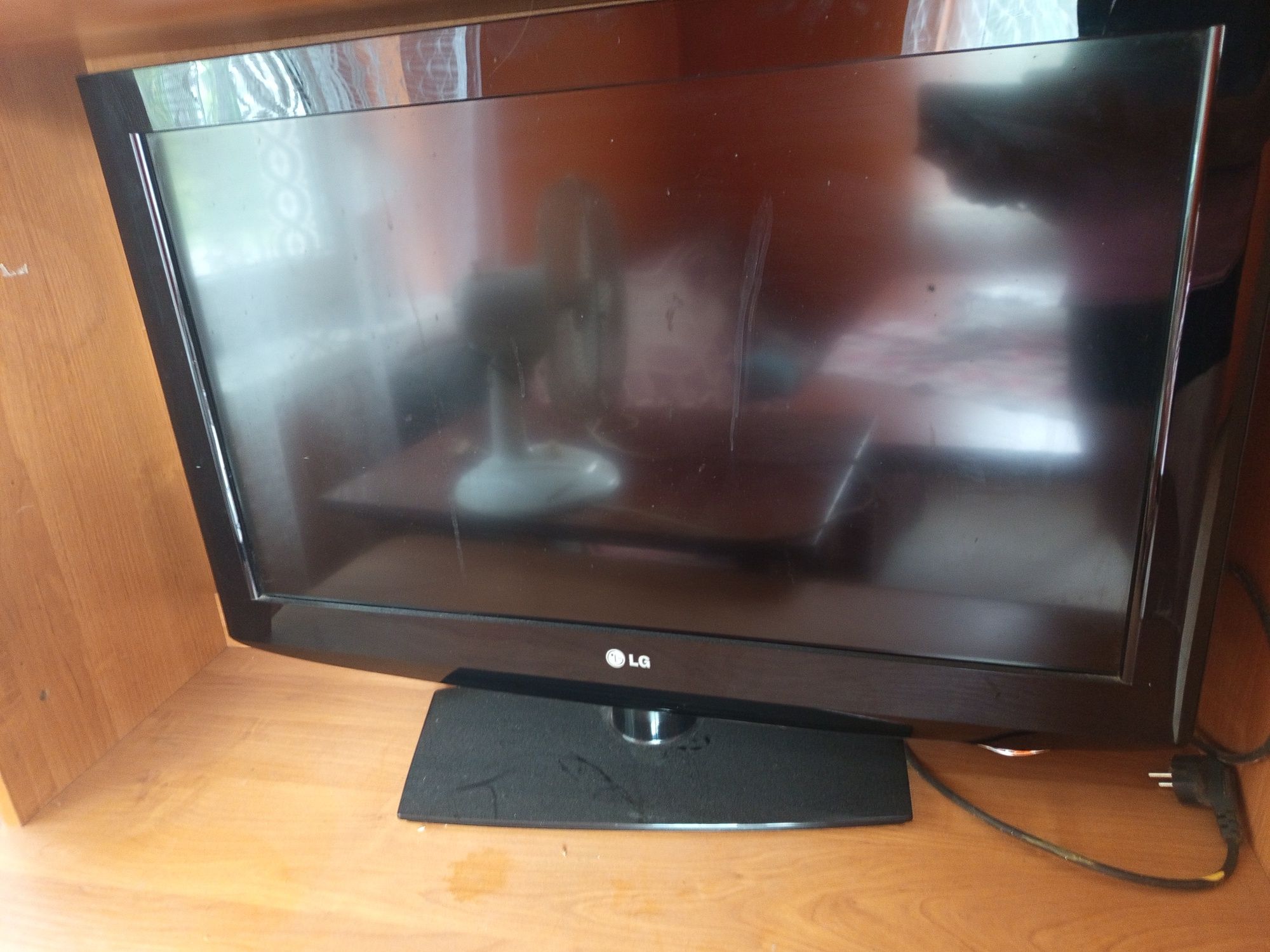 Telewizor 32 całe LCD/ LG w zestawie dekoder DVB-T +pilot