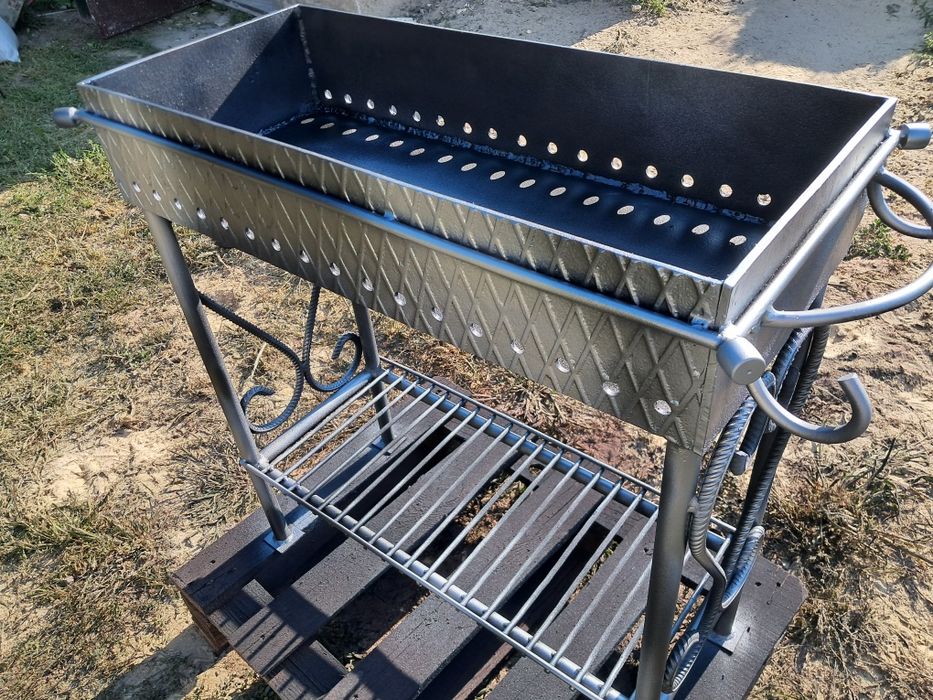 Мангал в наявності.