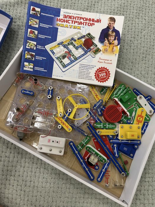 Електронний конструктор Знаток