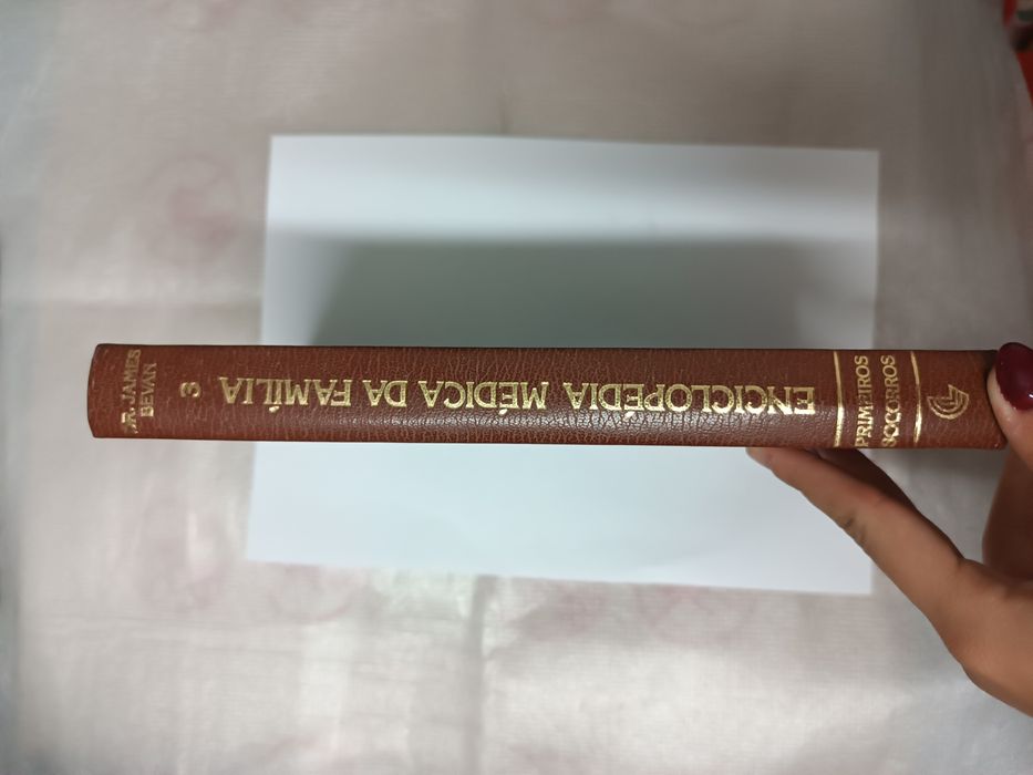 "Enciclopédia médica da família" de Dr.James Bevan