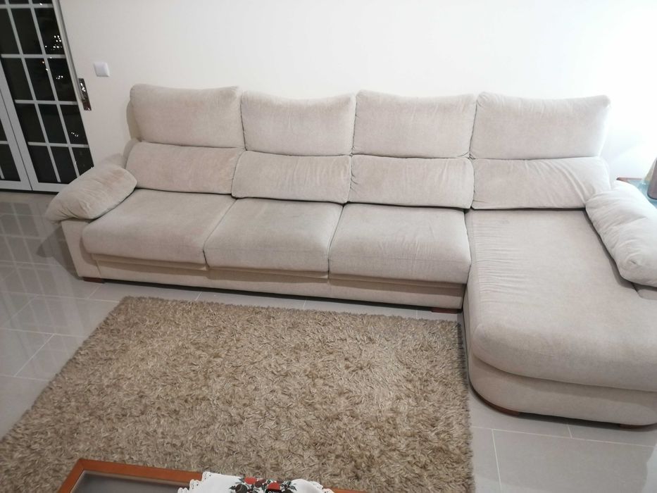 Sofá de 4 lugares c/ chaise long