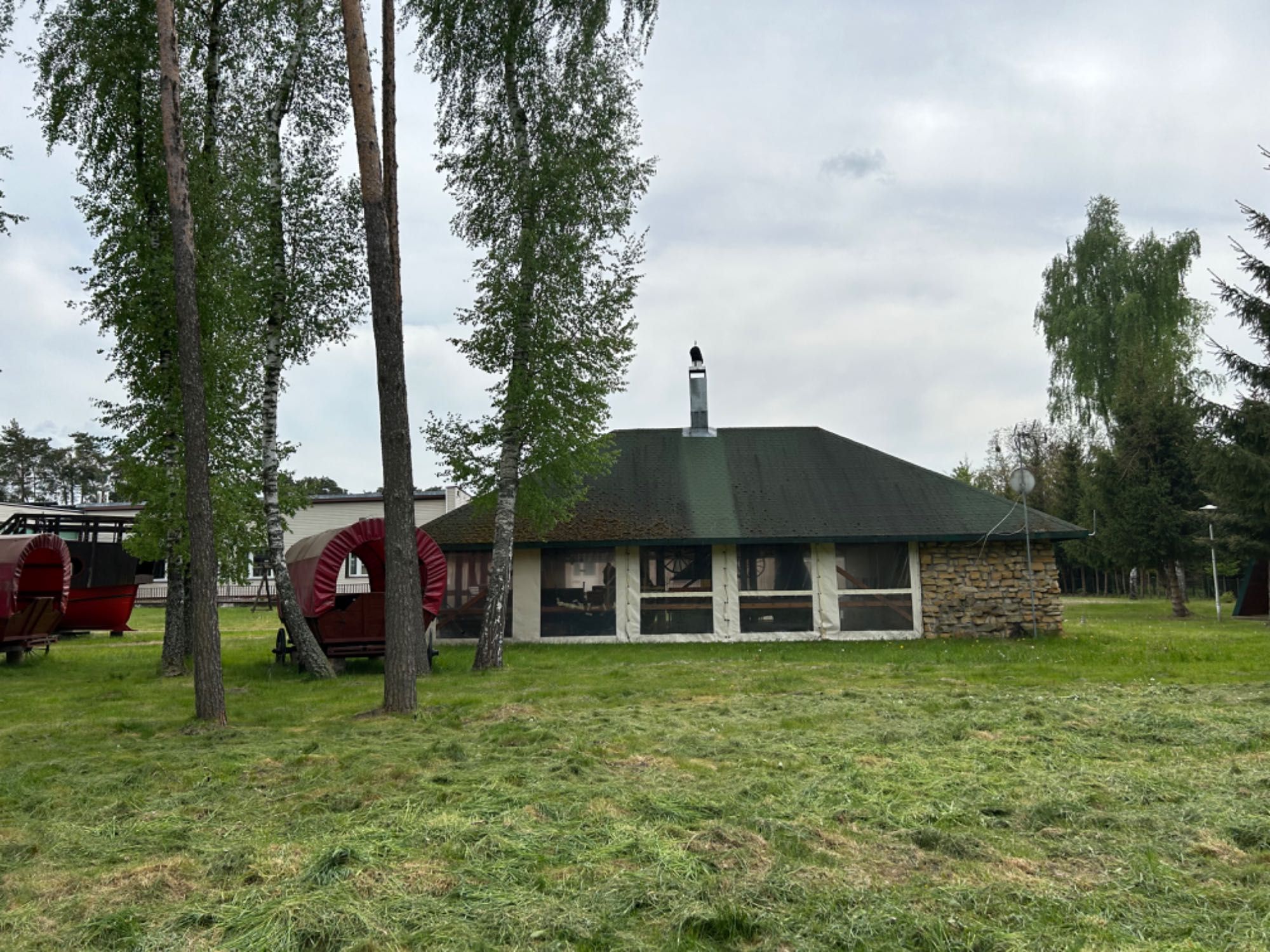 Wielofunkcyjna wiata nad j.Białym w Okunince 80m od jeziora.