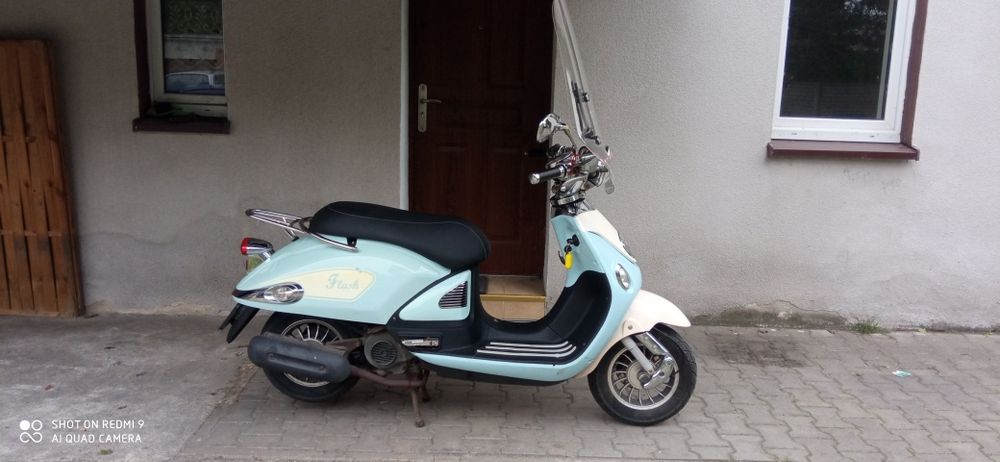 Skuter ZNEN styl Retro poj 50 (czterosów)