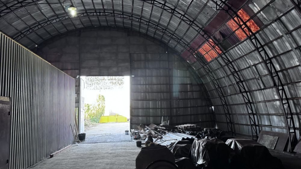 Ангар з офісним приміщенням