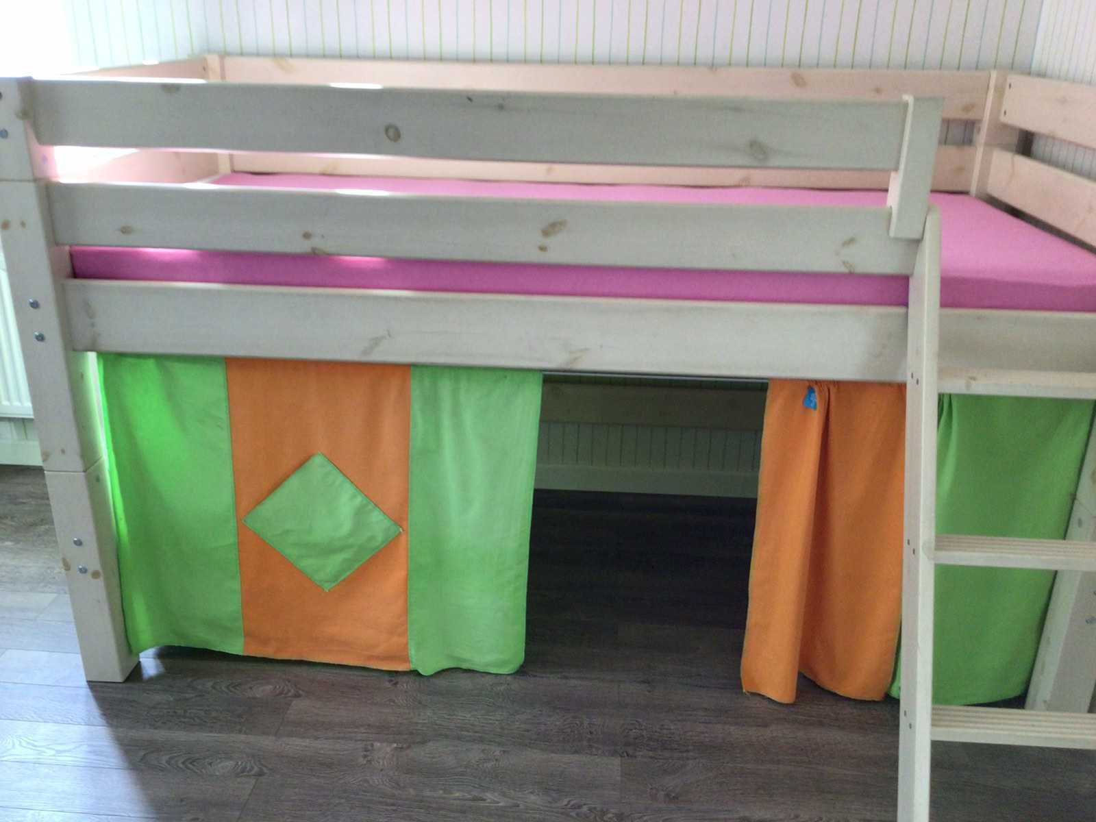 Ліжко двохярусне з хвойної деревини  у відмінному стані
