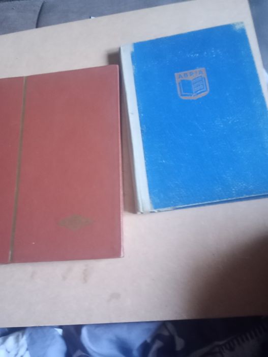 2 małe klaserki na znaczki