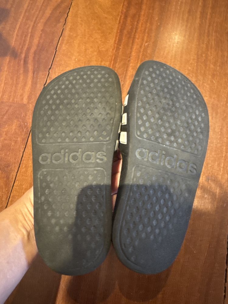 Chinelos adidas criança