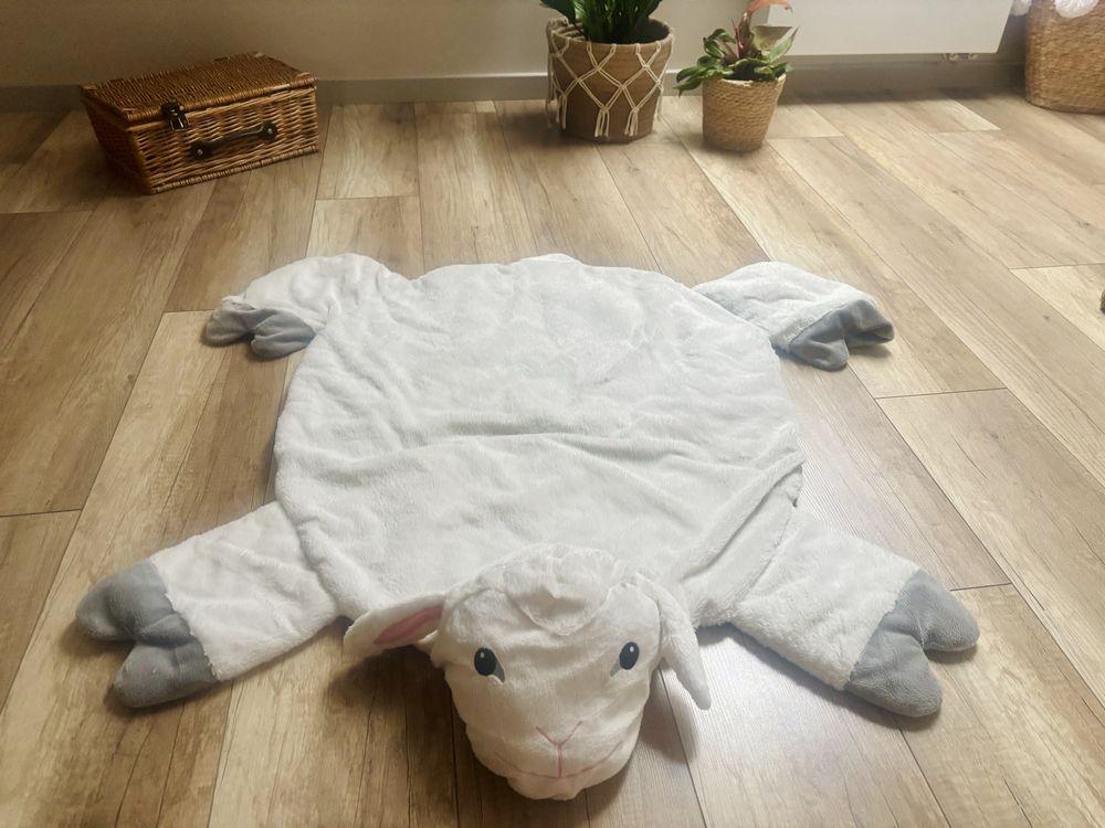 Dywanik/ mata owieczka do pokoju dziecęcego Ikea.