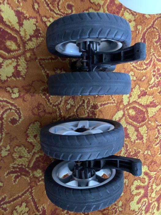 Koła - dwie sztuki - od wózka spacerowego SATURN CONECO