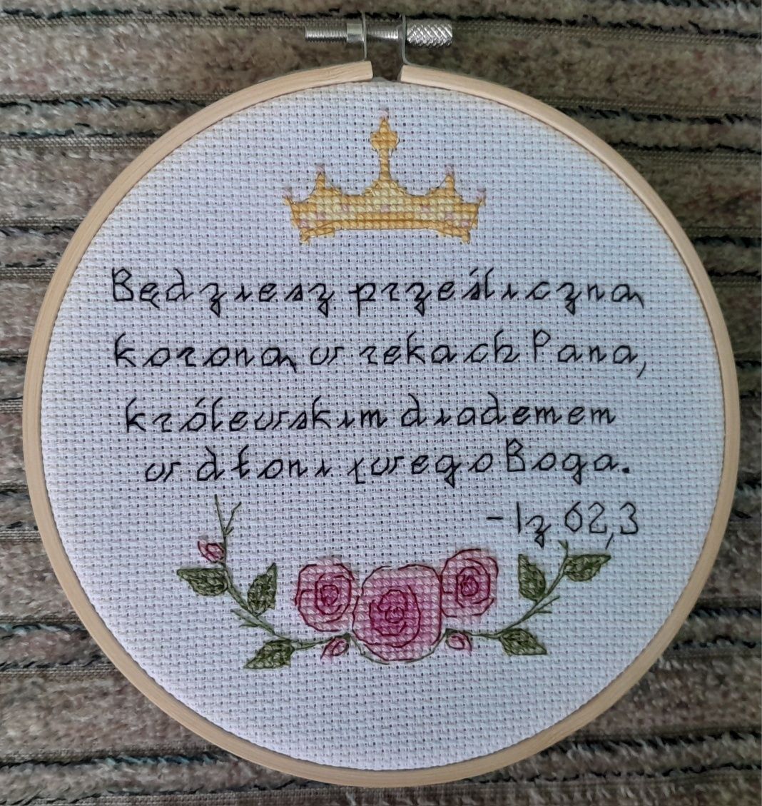 Haft krzyżykowy. Rękodzieło. Cytat z Pisma Świętego.