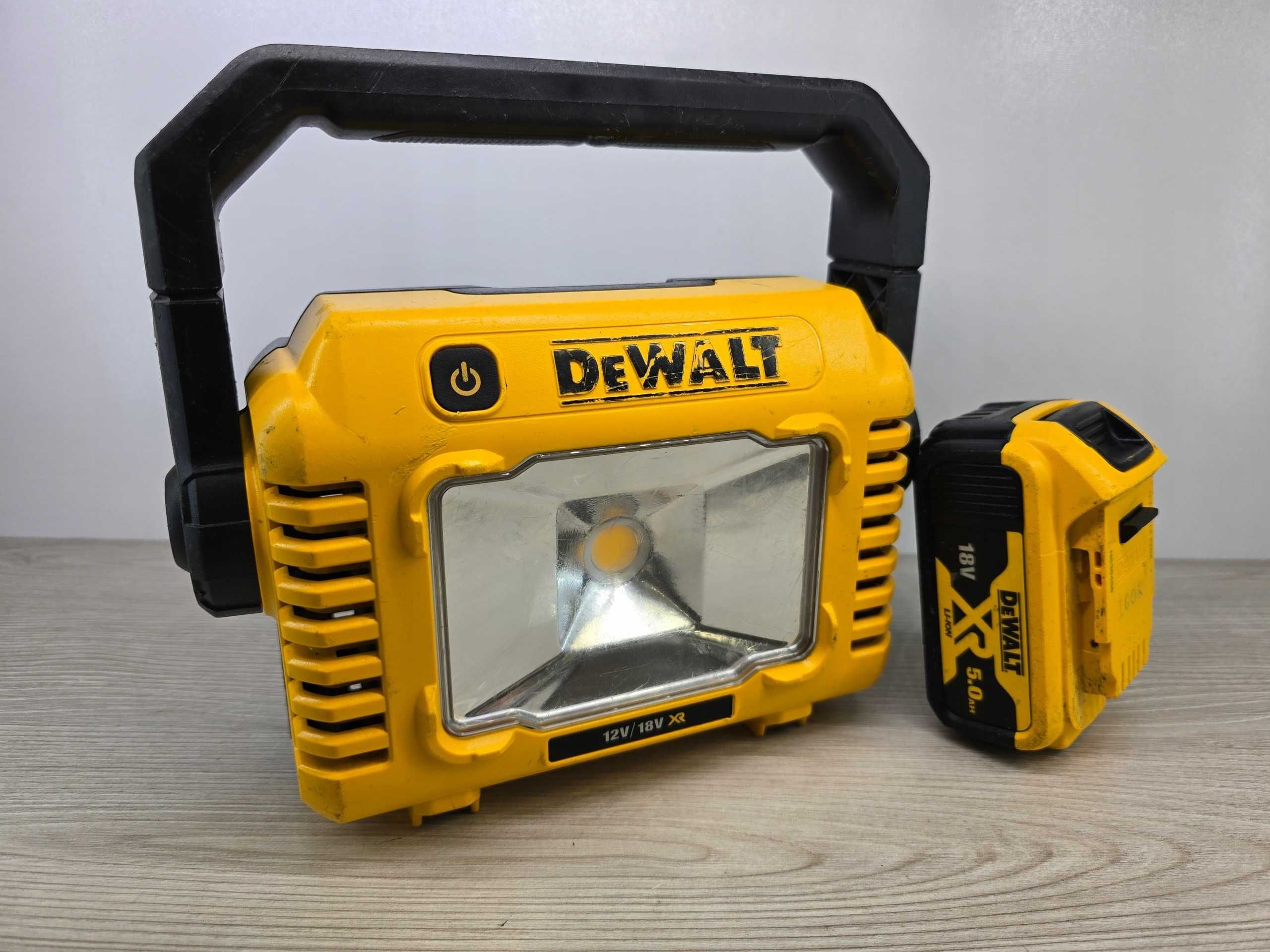 Lampa LED DeWalt DCL077 + akumulator DeWalt 18V 5,0Ah