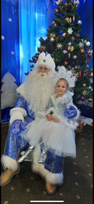 Прокат маскарадних костюмів та нарядів на свята та фотосесіі