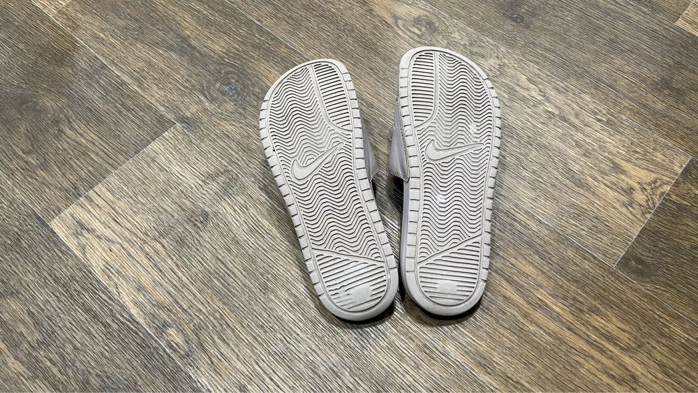 Женские шлепанцы Nike Benassi, размер 38