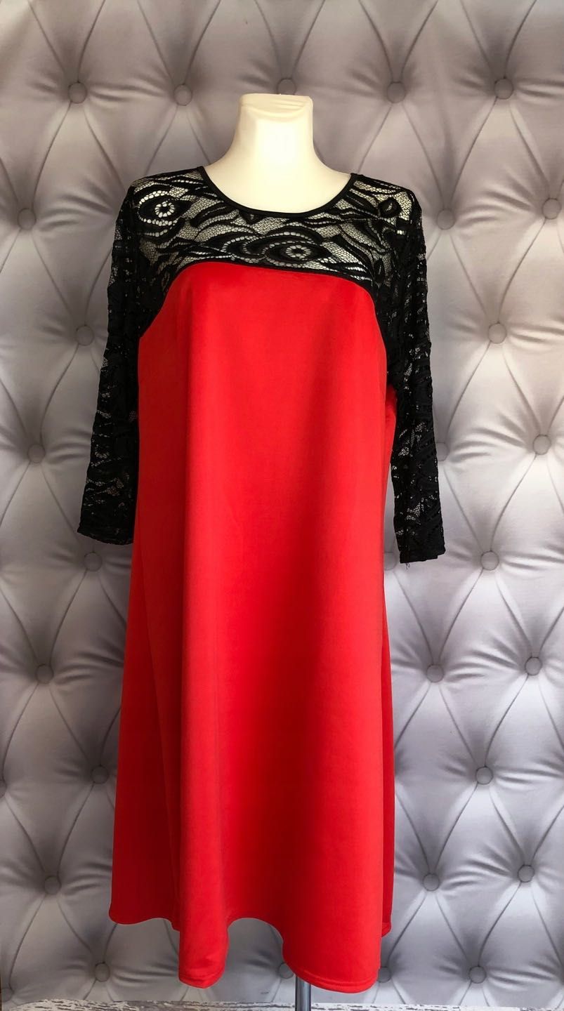 Sukienka trapezowa czerwona z koronką XL