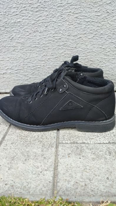 Ботінки дуже гарної якості, в прекрасному стані, матеріал нубук .