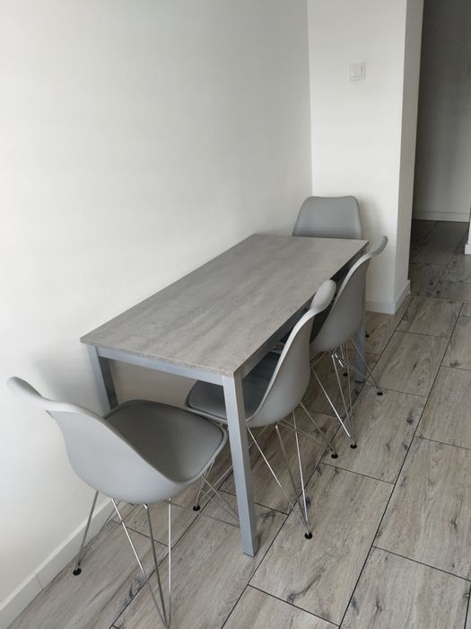 Stół kuchenny z krzesłami