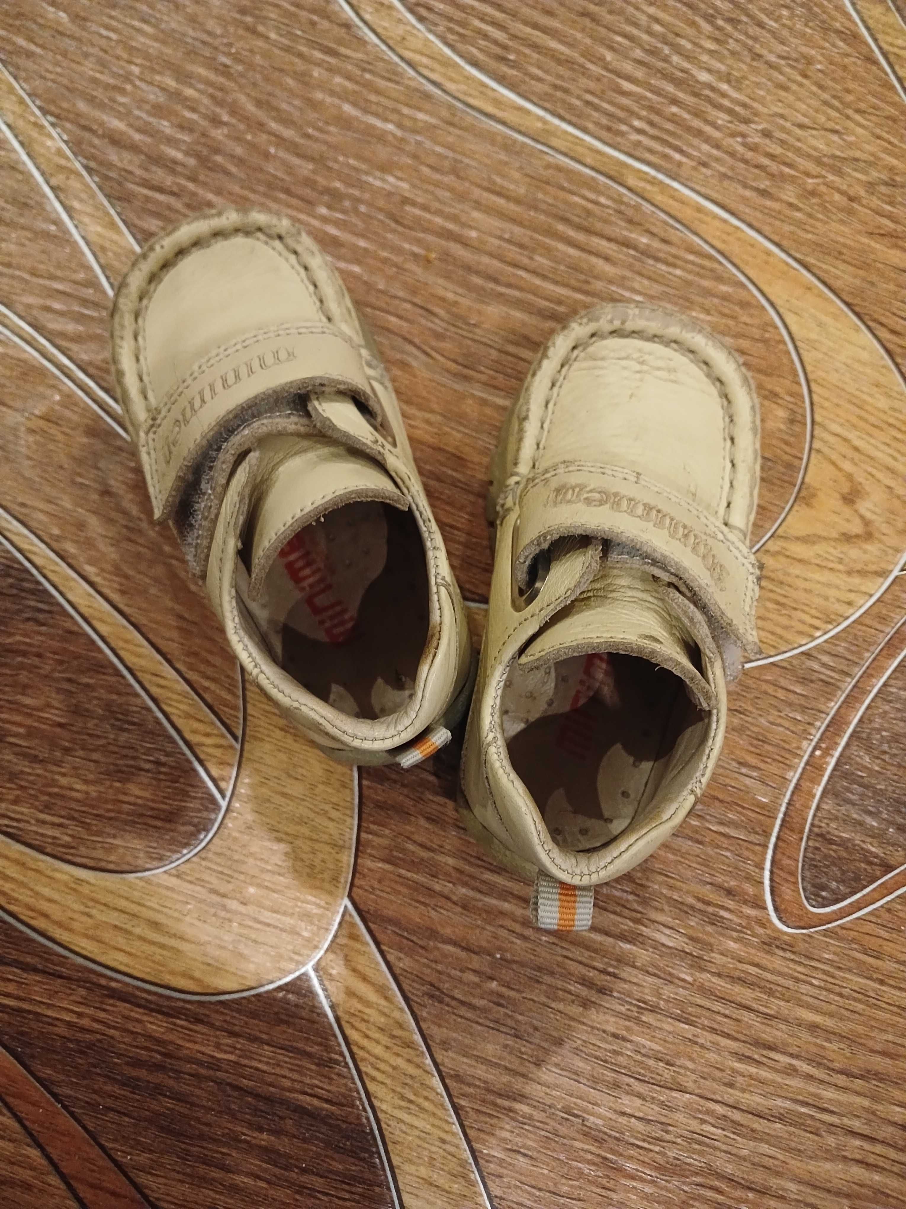 Кросівки туфлі для дитини на +-рік
