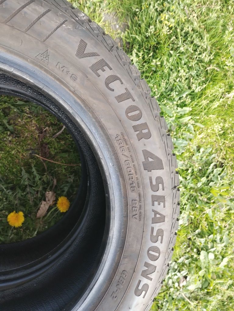 Dwie opony całoroczne GOODYEAR 195/60R15 stan b.dobry polecam