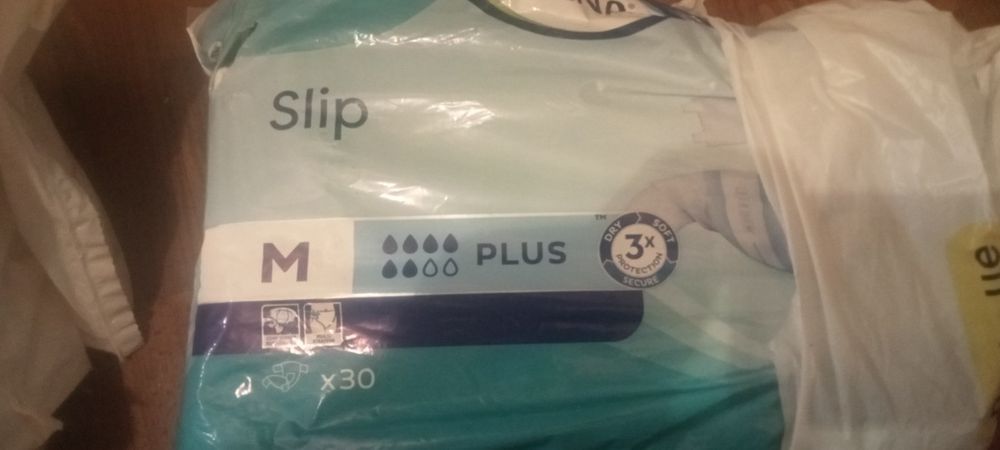 Продам памперси новие .