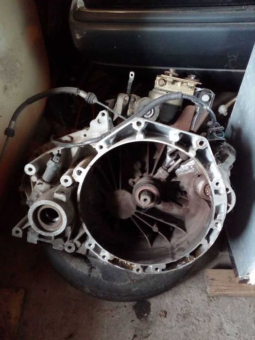 Vendo Caixa de Velocidades Ford de Motor 2.3 Gasolina