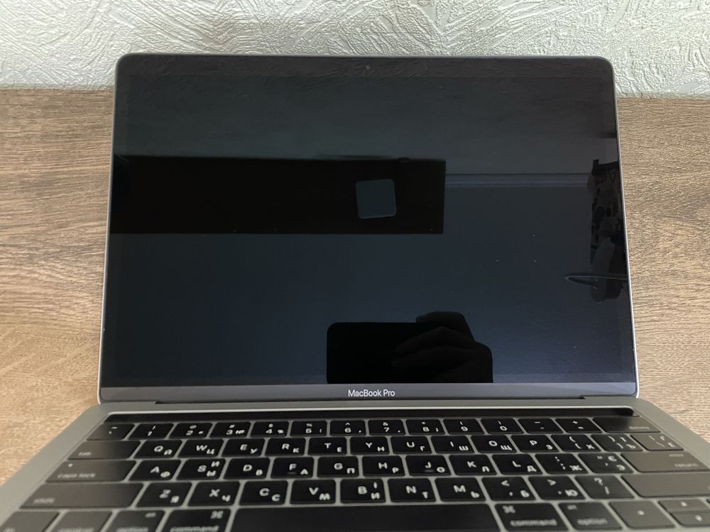 MacBook Pro 13 2016 8/256. Touchbar, Touch ID. 630 циклов.