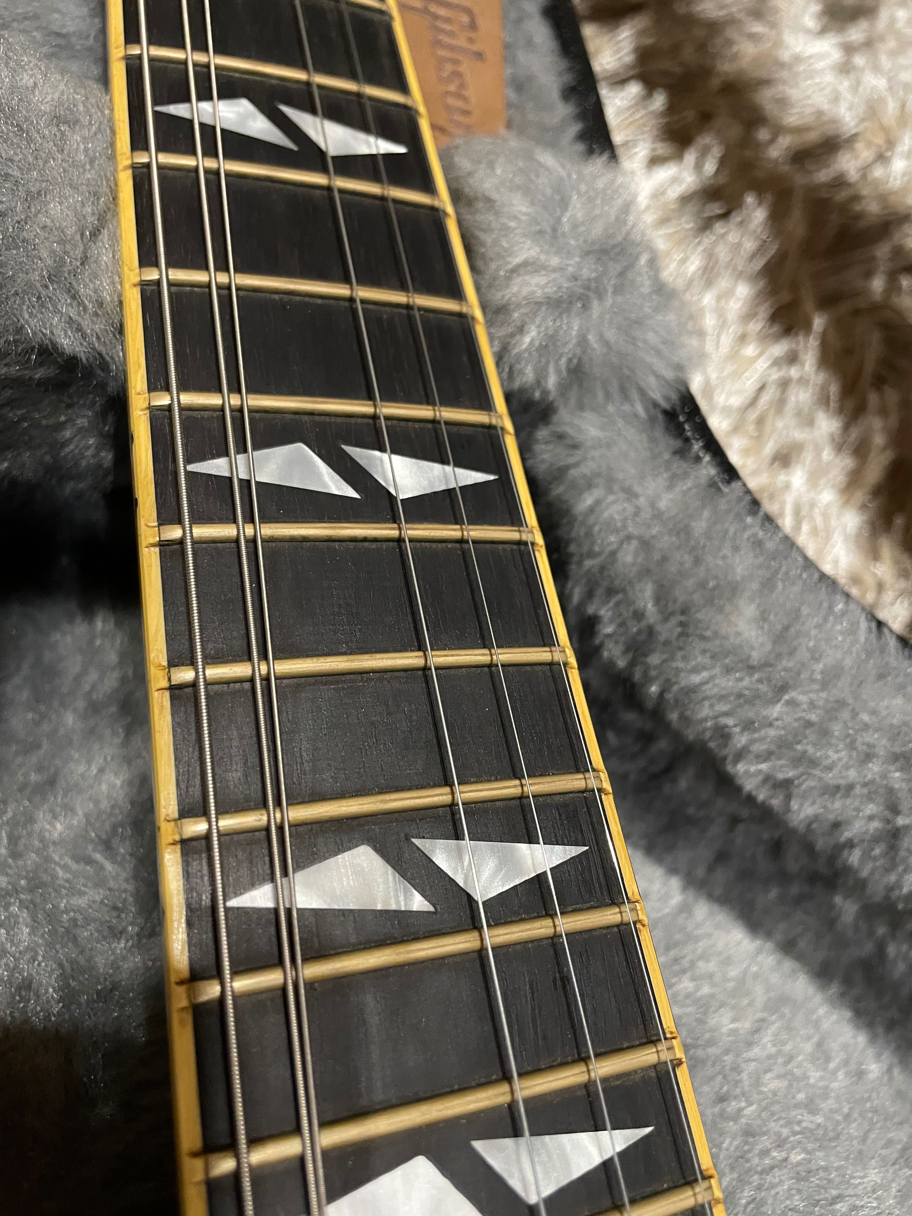 Gibson Vegas ES gitara semihollow body