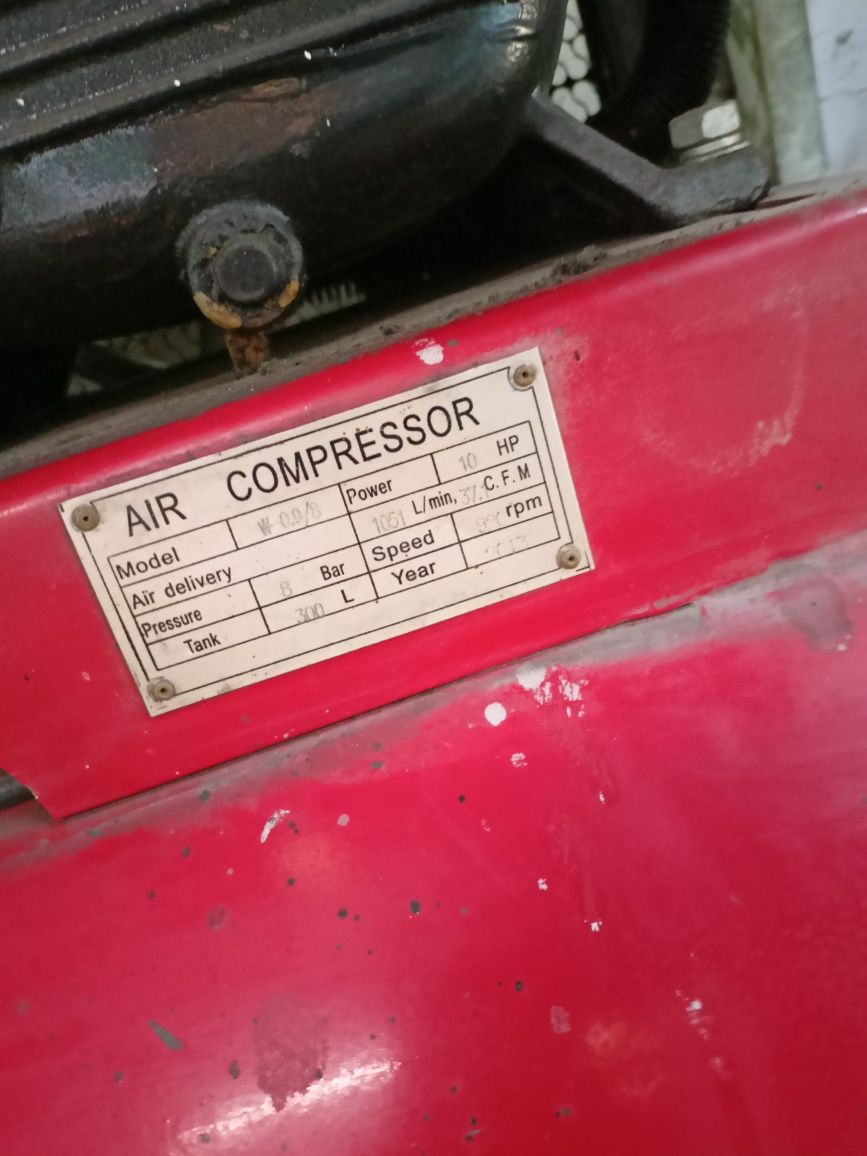 Kompresor 300 l prędko nabija się na sile