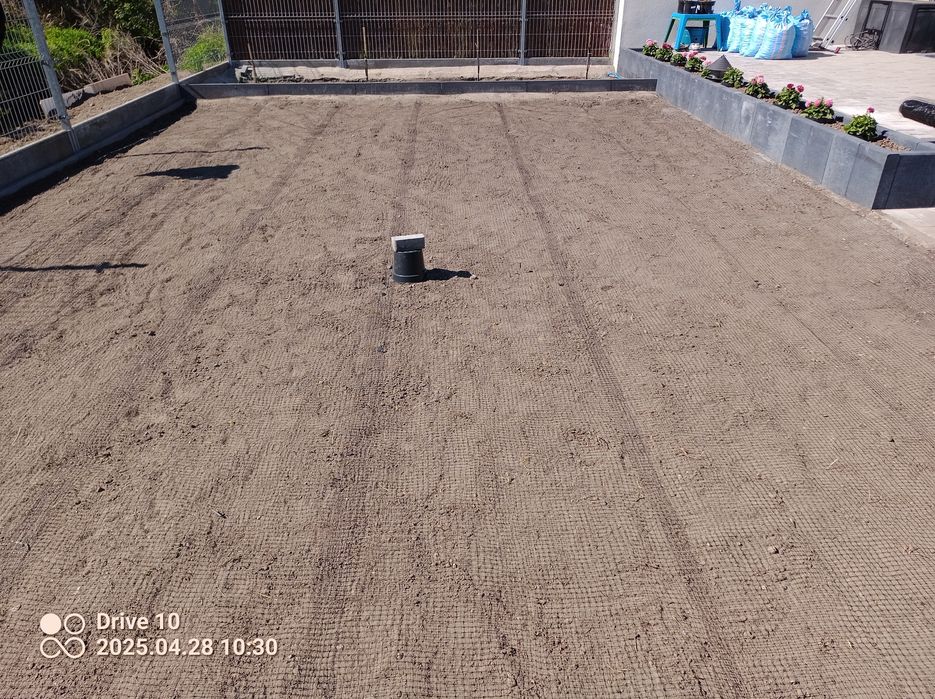 Przygotowanie terenu pod trawnik, usługi glebogryzarka