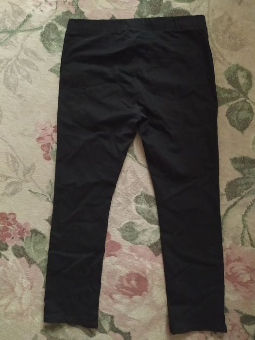 Черные джинсы скинни