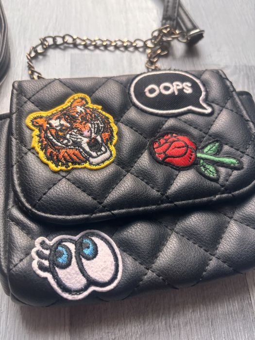 Reserved torebeczka mała malutka pikowana portfelik czarna naszywki