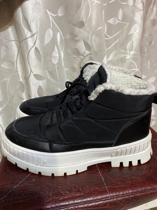 Продам теплі зимові ботинки