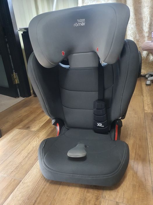 Продам автокріслo KIDFIX III S