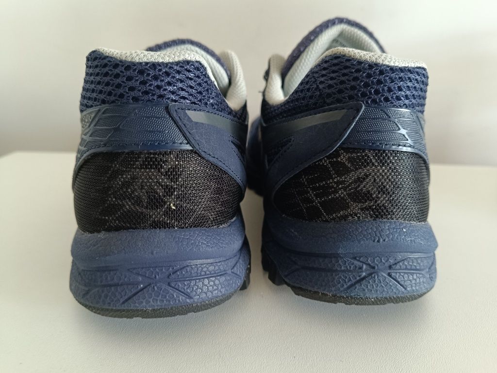 Asics Fuji Attack 5 r.42 (26.5 cm) buty do biegania męskie