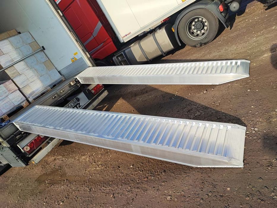 Алюмінієві наїзди ,трапи,апарелі ,спецтехніка