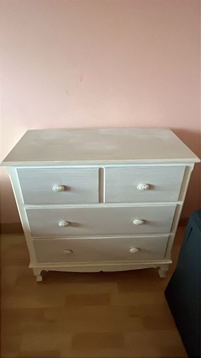 Comoda branca de quarto